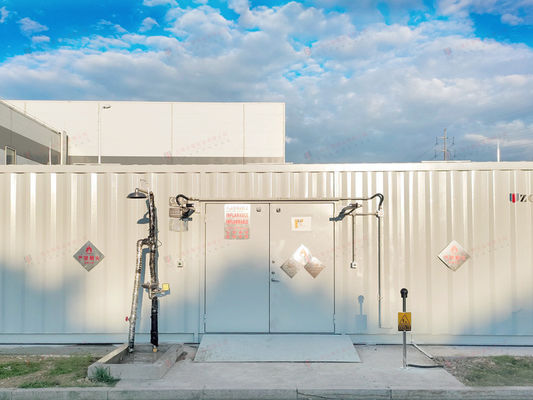 Container voor zonne-energie met een hoge kubus
